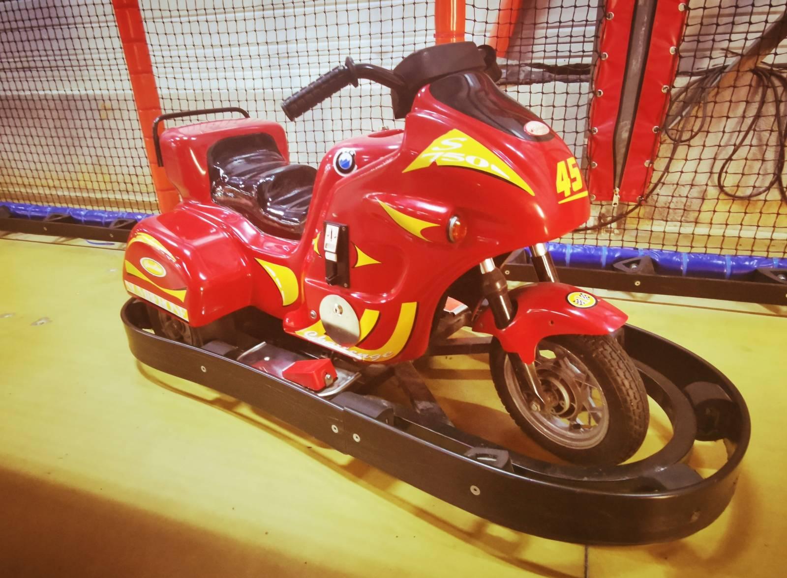 La piste moto pour les enfants de 5 à 10 ans