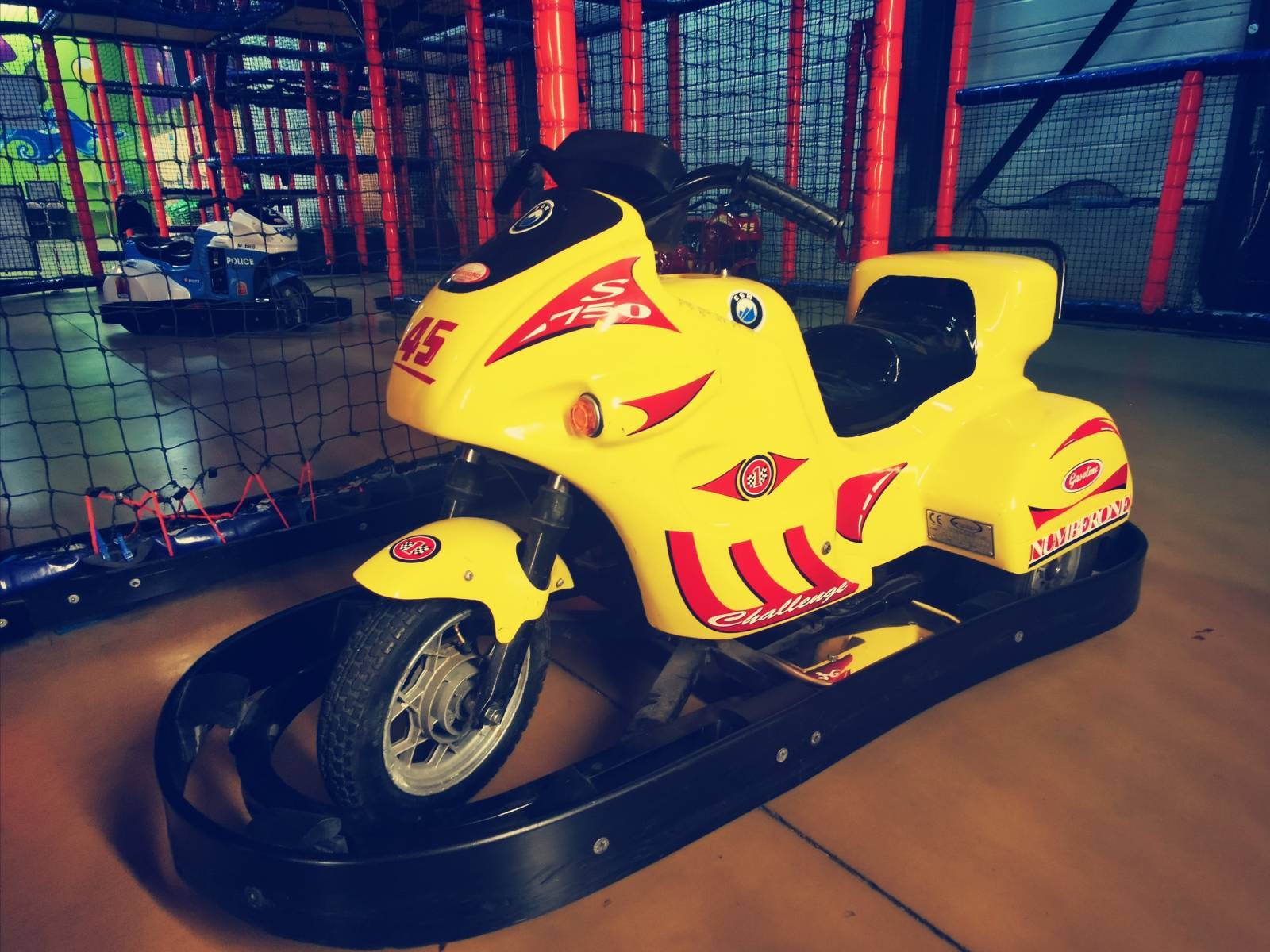 La piste moto pour les enfants de 5 à 10 ans
